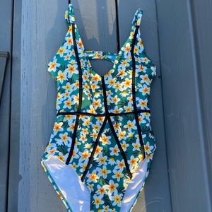 NWT CUPSHE One Piece bathing suit